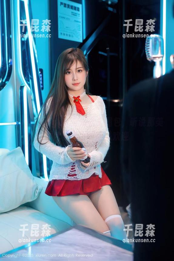 秀人网 - Egg_尤妮丝的图包，听说那美臀比蜡笔小新还受欢迎