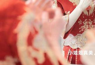 秀人网 – 私房写真：伊丽莎有点白在粉色色调下的调皮表情。