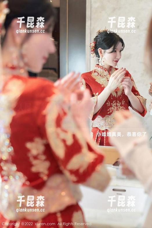 秀人网 - 私房写真：伊丽莎有点白在粉色色调下的调皮表情。