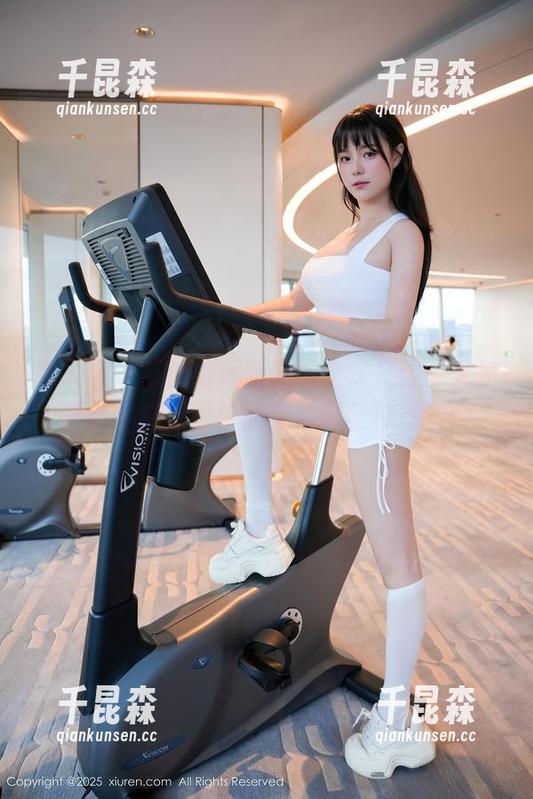 秀人网 - 应该给高跟鞋下个定义：“允尔原创免费原图中的穿越时空神器”！