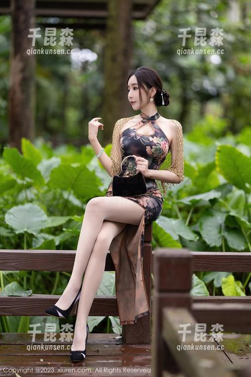 秀人网 - 叶佳颐的校园奇遇，网盘里藏着什么作品？