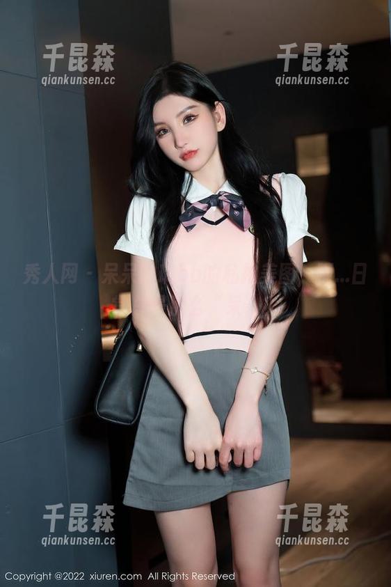 秀人网 - 呆呆的瑞bb的私拍美图，呃...日常总是那么“呆”？