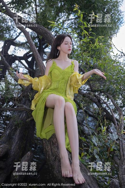 秀人网 - 周慕汐fairy白衬衫美眉合集——今天的我，只想被这裙子和无声优雅治愈。