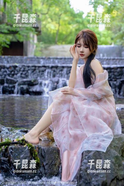 秀人网 - 娜娜baby又发图包啦！女王范儿满满的美图，你能抵挡得住吗？