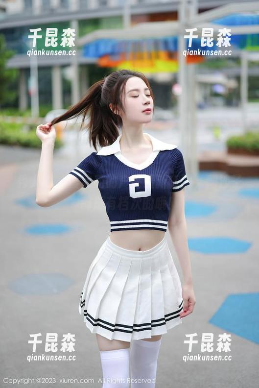 秀人网 - 黄歆苑的户外最新套图，翻沙子都是有档次的哦！