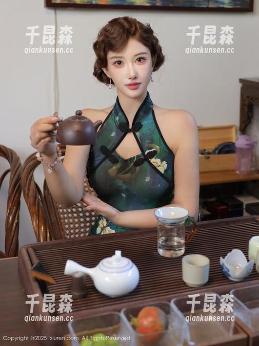 秀人网 - 图库精选中的龙泽美曦，剧情多变对应我的心情，时而狂欢时而失落…