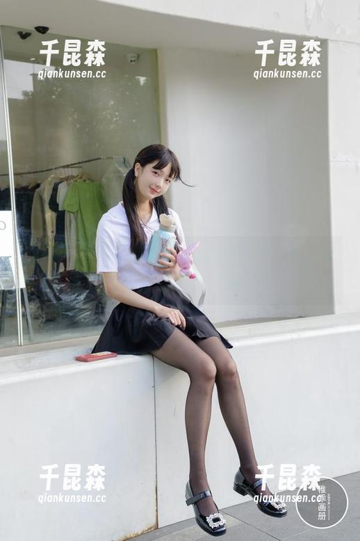用稚乖画册的照片集挑战你的好奇心，风骚与清纯随你下载！