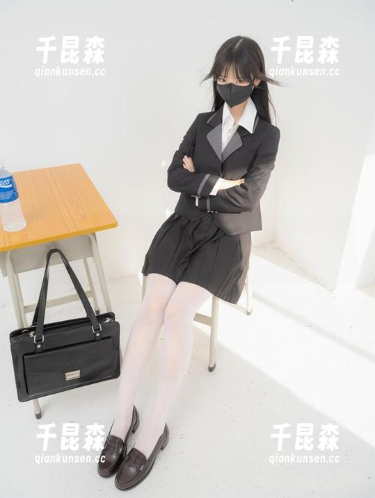 紧急企划 - 在图库分享里，学妹和一只喵喵梓的搭配绝了！