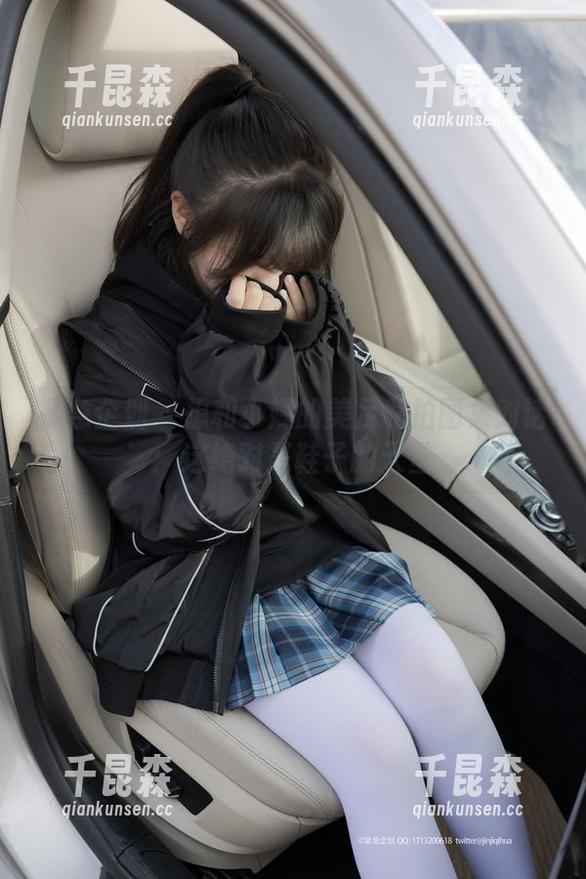 紧急企划 - 想和小婕的美足私拍图集对话：这绝对是鞋子的天堂