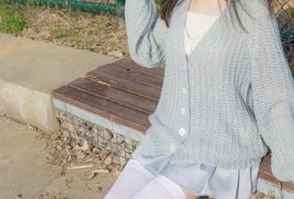 紧急企划 – 暴露小恩一年四季的裸足，私拍资源，让人感受到她的随性和不羁！