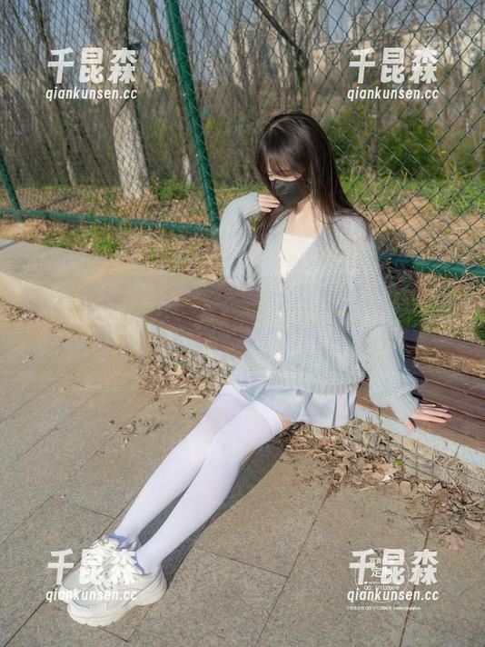 紧急企划-小恩 紧急企划 - 暴露小恩一年四季的裸足,私拍资源,让人感受到她的随性和不羁!