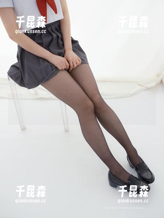 紧急企划 - 林书辞最新黑白系列——照片里的玩味与真实，等你来解读！