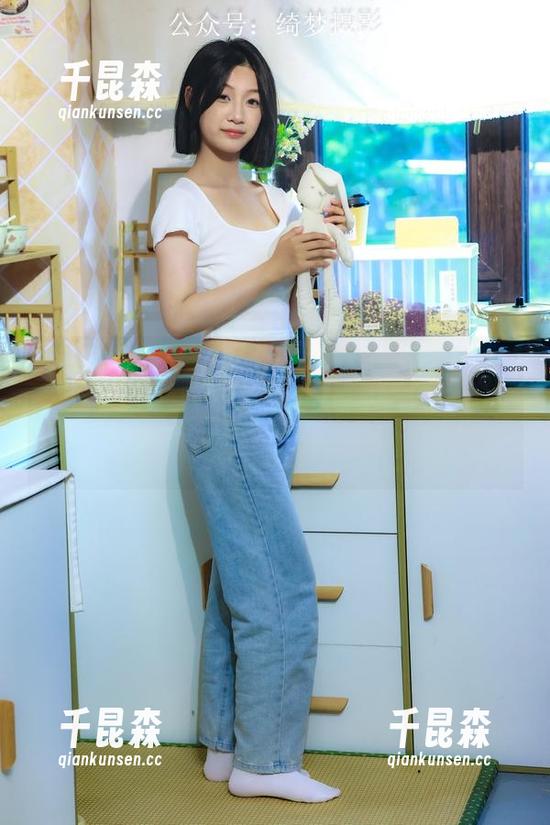 绮梦摄影 - 在线看栗子，秘书写真片段——听说“呜哇这位小姐姐真会做事”，完全是个双面派！