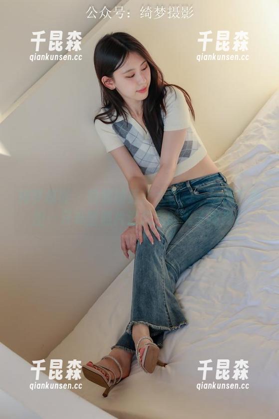 绮梦摄影 - 露露的最新大作——丝袜？原图…只希望照片没把我的靴子淹没！