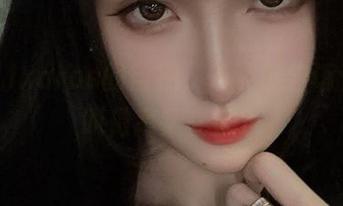 腐团儿Ikaros的自拍，或许能告诉你什么叫做高清美颜？