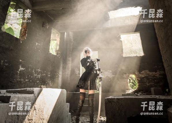 看菌烨tako的明日奈写真，似乎她每次换造型都是在做一场不一样的秀。