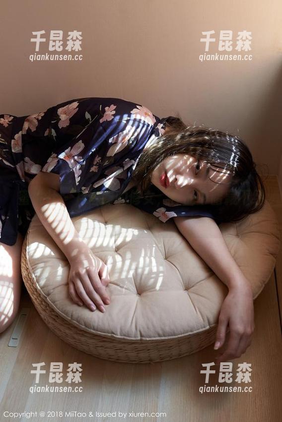 蜜桃社 - 月音瞳的修女，作品中暗藏不经意的诱惑。
