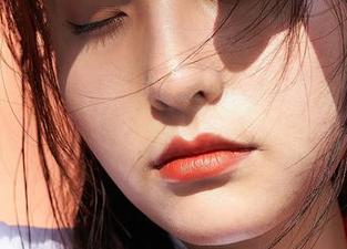 蜜桃社 – 灰丝与索菲娅Sophia的完美搭配，下载一试吧！