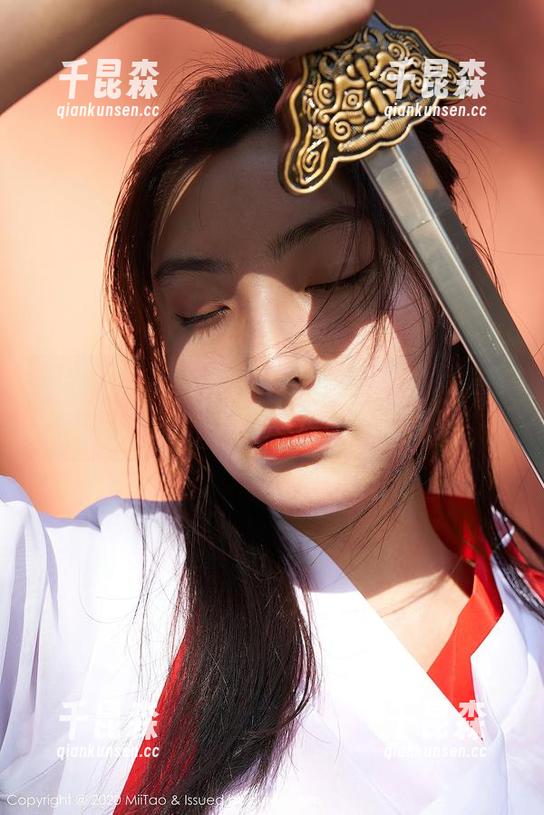 蜜桃社 - 灰丝与索菲娅Sophia的完美搭配，下载一试吧！