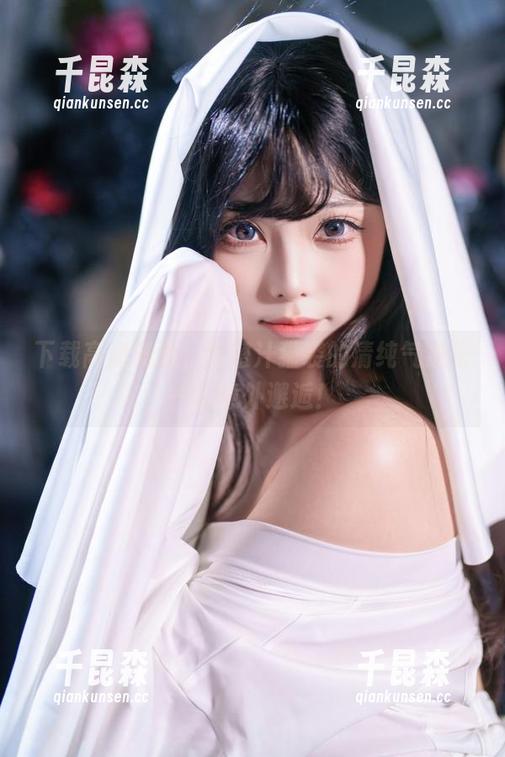 下载高清美照，与蜜汁猫裘的清纯气息来一次意外邂逅！