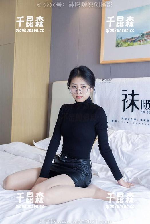 袜啵啵 - 最新照片中小沫的白棉袜，啧，有种说不出的俏皮……
