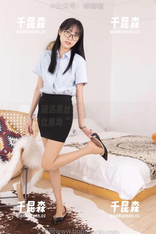 袜啵啵 - 精选黑丝套图，让小甜豆教你如何优雅地“骚动”一整天！