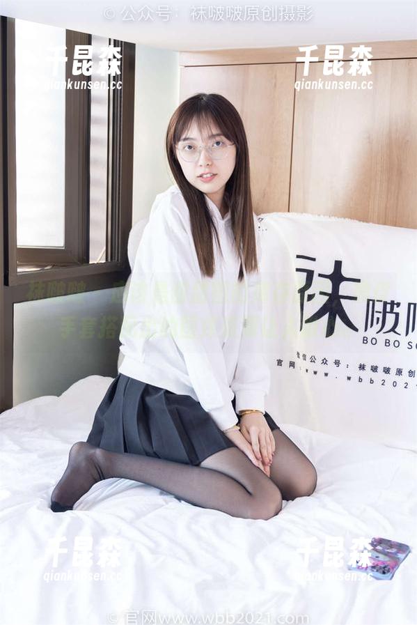 袜啵啵 - 应该是甜甜圈的库存原因，黑皮手套搭配出的图库资源让人揪心。