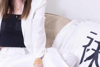 袜啵啵 – 校服＋甜甜圈=超甜组合，正好吻合我的审美！