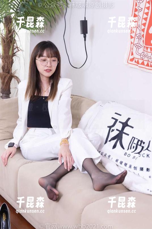 袜啵啵-甜甜圈 袜啵啵 - 校服+甜甜圈=超甜组合,正好吻合我的审美!