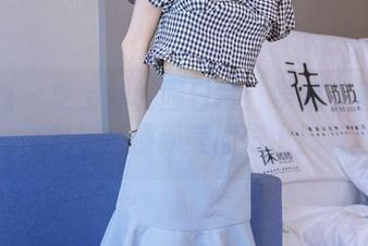 袜啵啵 – 芝士的校园日常：学姐穿着学院制服，最新美图送上！