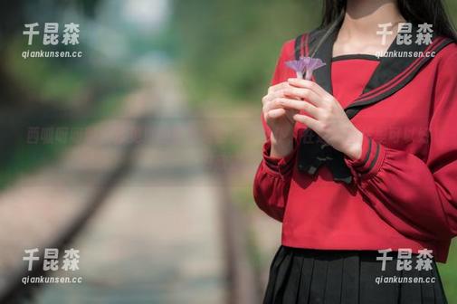 西呱呀呀呀：你见过的最可爱的蓝白女仆，在这张图片里可以好好欣赏。