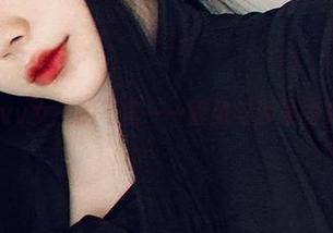 起起子vvvv女王的写真——腹肌与沙发的交互之美！