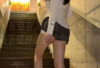 微密圈 – 有没有人像我一样只是为了看运动而下载轩子巨二兔的写真集？