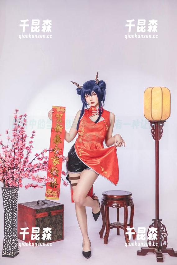 图片中的雪晴嘟嘟美腿，真有一种让人停顿的魔力。