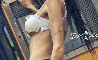 青豆客 – 施忆佳化身美腿女王，无圣光的美图里，腿的线条曲线好像随时能弹出一首小清新。