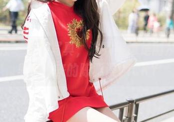 魅妍社 – 这组写真，油亮得像是刚从油管里跳出来的陈雅漫VICKY