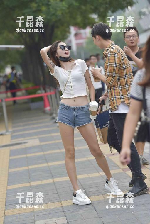 魔镜街拍 - 在寒风与肉丝之间，婷婷的美图合集让人很难专心