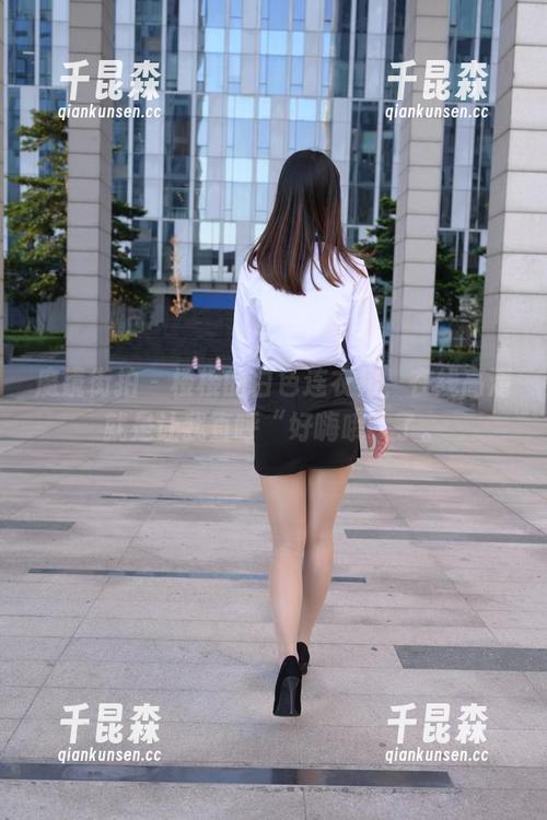 魔镜街拍 - 楼楼的白色连衣裙，在线高清就是让我直呼“好嗨哦”了。